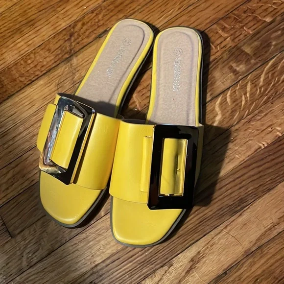 Charming Lady Slides - Picture 2 of 9